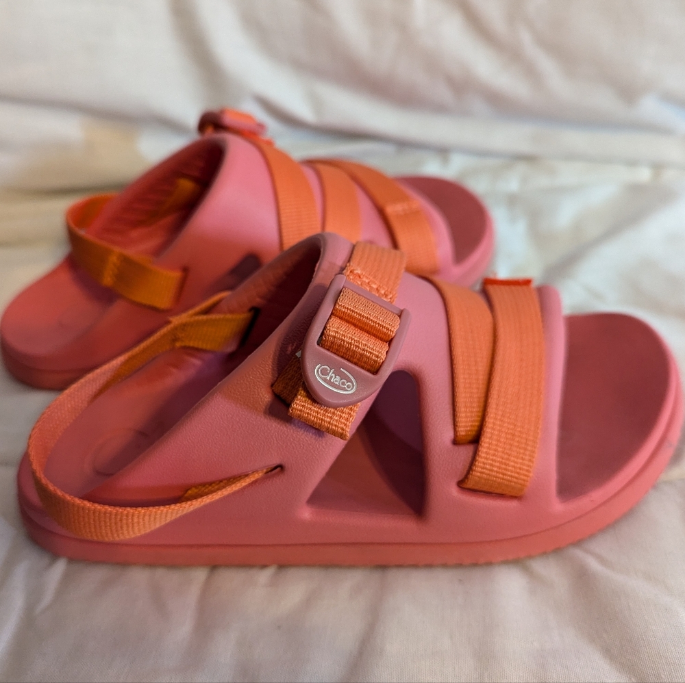 Kids CHACO Sandals Size 1 - Picture 2 of 9